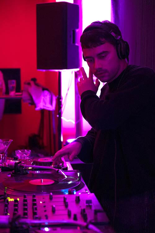 Dj Plein del collettivo The Yard in console al Marenco Club Connecting Deep Vibes, 18 aprile 2026